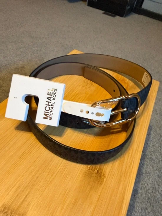 Michael Kors Black Leather Belt with Gold-Tone Buckle. Large 1 inch and width. - Picture 4 of 5